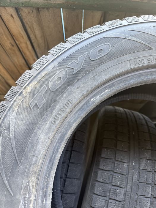 Зимние шины 225/65/р17. Toyo