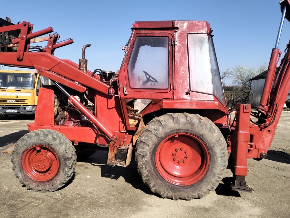 Vând buldoexcavator