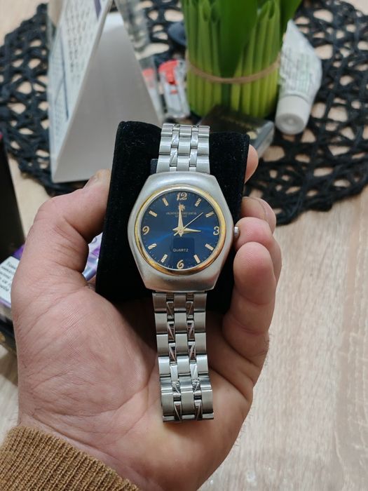 Продавам мъжки ръчен часовник Vacheron Constantin. Часовникът е със ст