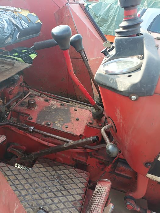 Tractor International  633 sa