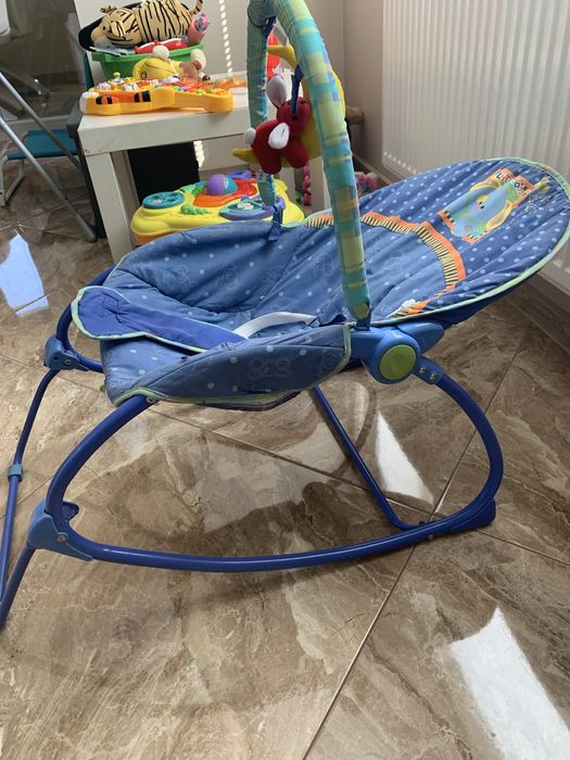 Fisher Price шезлонг и музикална масичка