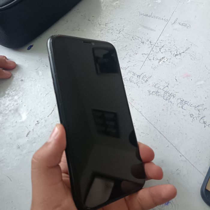 Iphone XR sotiladi