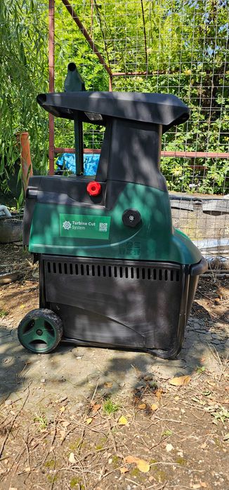 Vand tocator crengi si resturi vegetale Bosh AXT-25TC garantie 3 ani