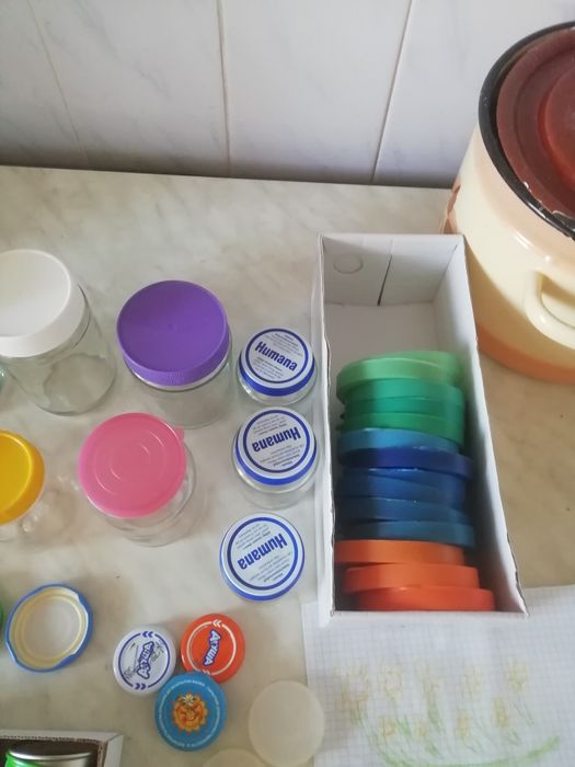 Продам банки и крышки.