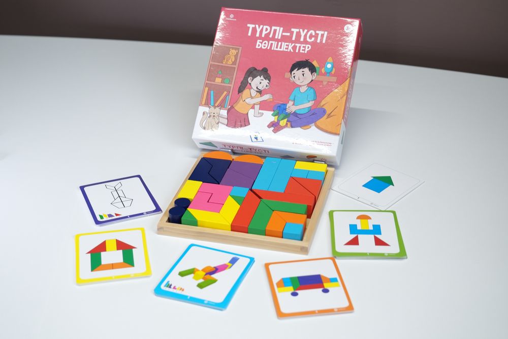 Intellectum. Настольная , развивающая игра  «Түрлі-түсті бөлшектер»