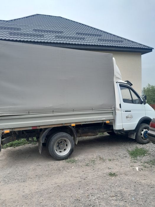 Машина газель на ходу