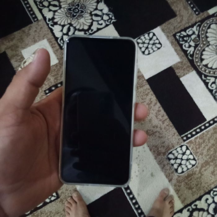 Samsung A 56 xolati yangiday xotirasi 128 8 oprativkasi