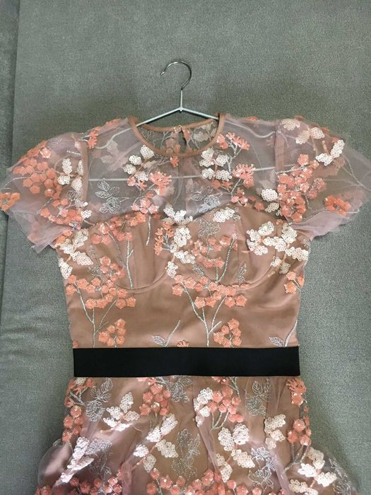 rochie midi model deosebit cu aplicatii, marime xs/s