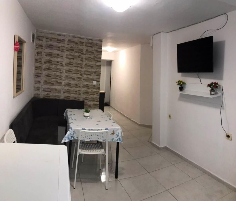 Дава се под наем Двустаен апартамент в Бургас, Възраждане - 50 кв.м за 357 € - Снимка #2