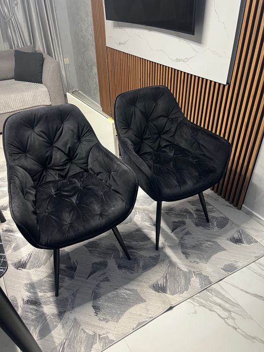 Заглавие
Два дизайнерски фотьойла / стола в черен цвят – модерен стил