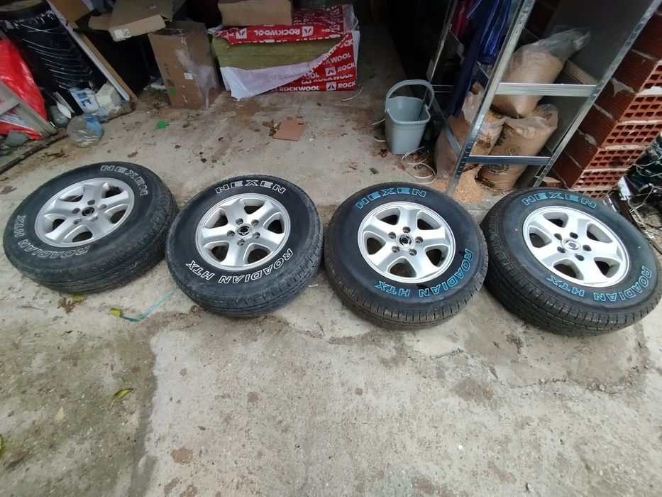 Гуми с джанти 235/75/16  все сезонни