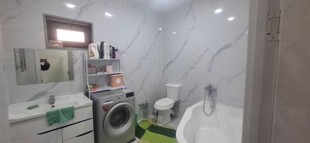 Срочно продаётся в центре  9.5 сот 10 ком