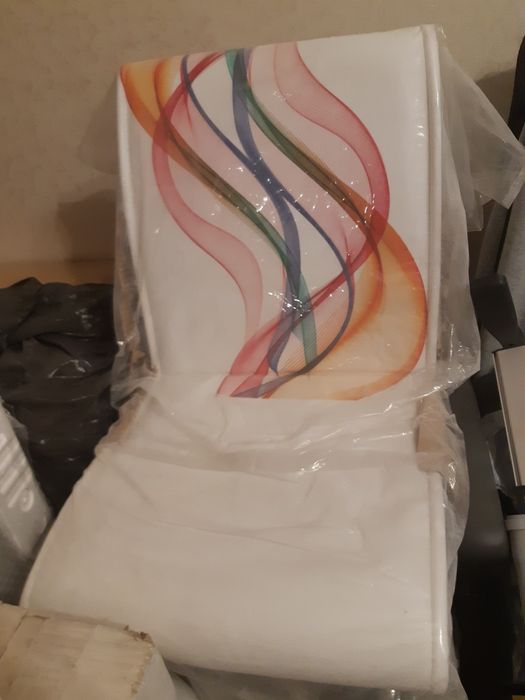 Чисто нова масивна трапезна маса със столове от еко кожа