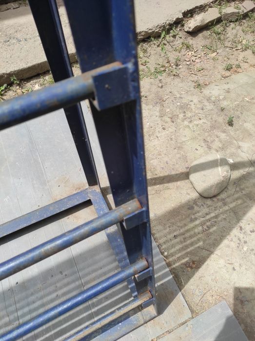 Продам конструкцию для рулонных материалов