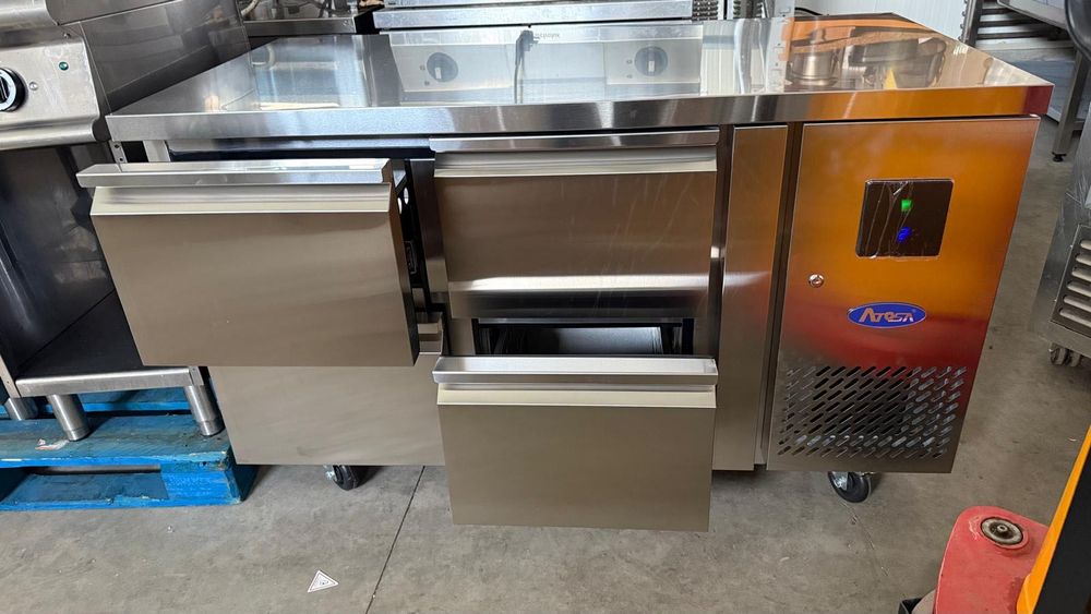 Masa inox frigorifica rece refrigerare cu sertare si roti noua