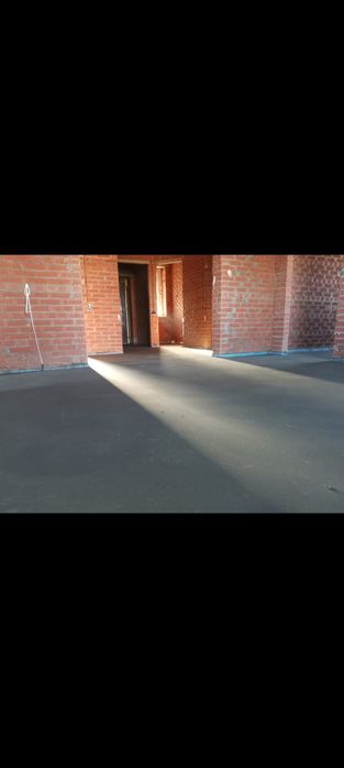 Полусухой стяжка с огрегатом