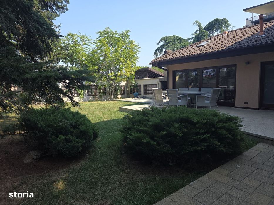 Casă de închiriat cu 6 camere în Damaroaia