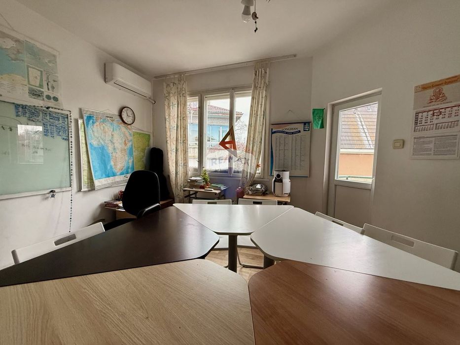 Апартамент с две спални, и ПАРКИНГ за продажба, Център, гр. Варна, Я.