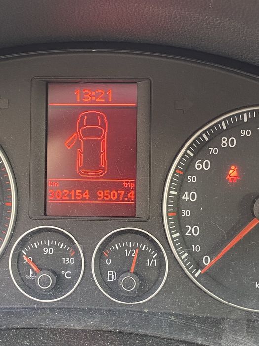 Vând glof 5 an 2009 motor de 1.9 pretul 2500