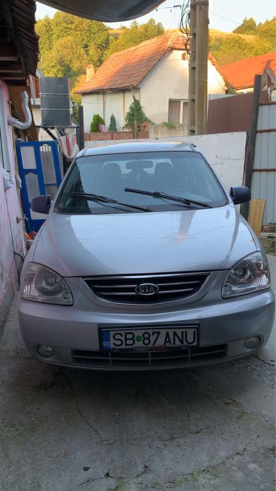Vand sau schimb cu cross Kia carens  2.0 diesel 143cp