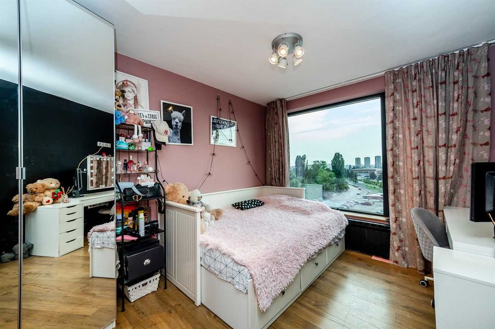 Многостаен апартамент, напълно обзаведен, до бъдеща метростанция