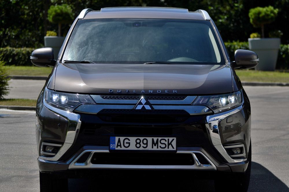 Mitsubishi Outlander PHEV hibrid ,An 2019, Instyle,Volan încălzit