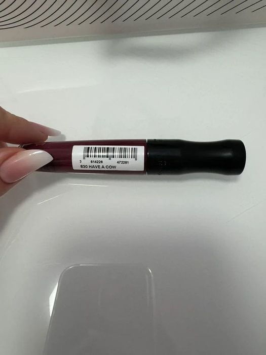 ruj lichid satinat stay satin rimmel london culoarea 830 have a cow