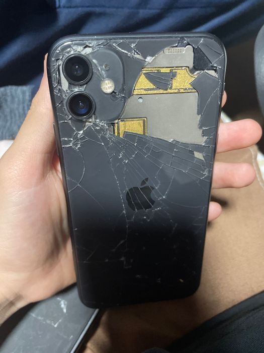 Iphone 11 spart pe spate