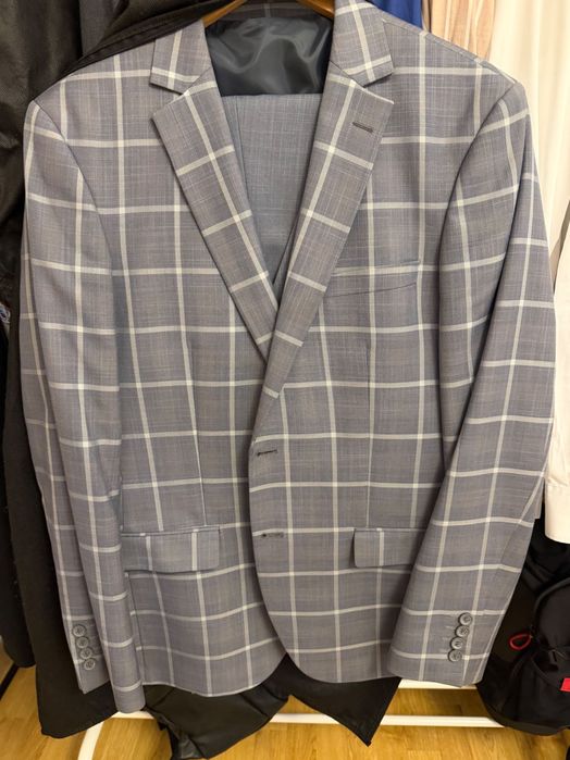 Costum din pantaloni, vestă și sacou