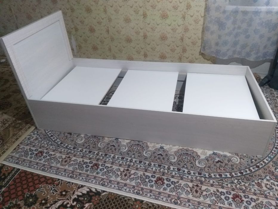 Продам кровать с матрасом