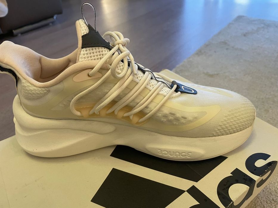 Adidas Alphaboost V1