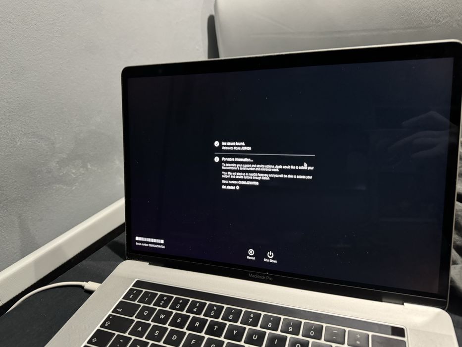 Vand Macbook Pro 16” i7 Touchbar 2019. 16GB Ram. NU SE INCARCA