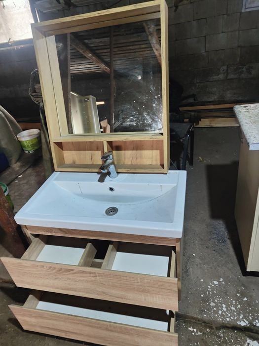 Продам тумбу и зеркало