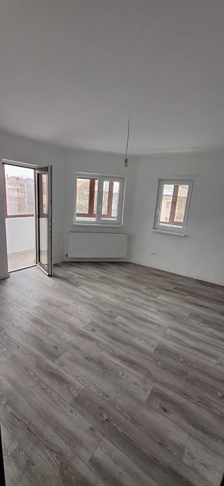 Vând apartament 3/4 camere, zona 2 stejari-Vlahuță