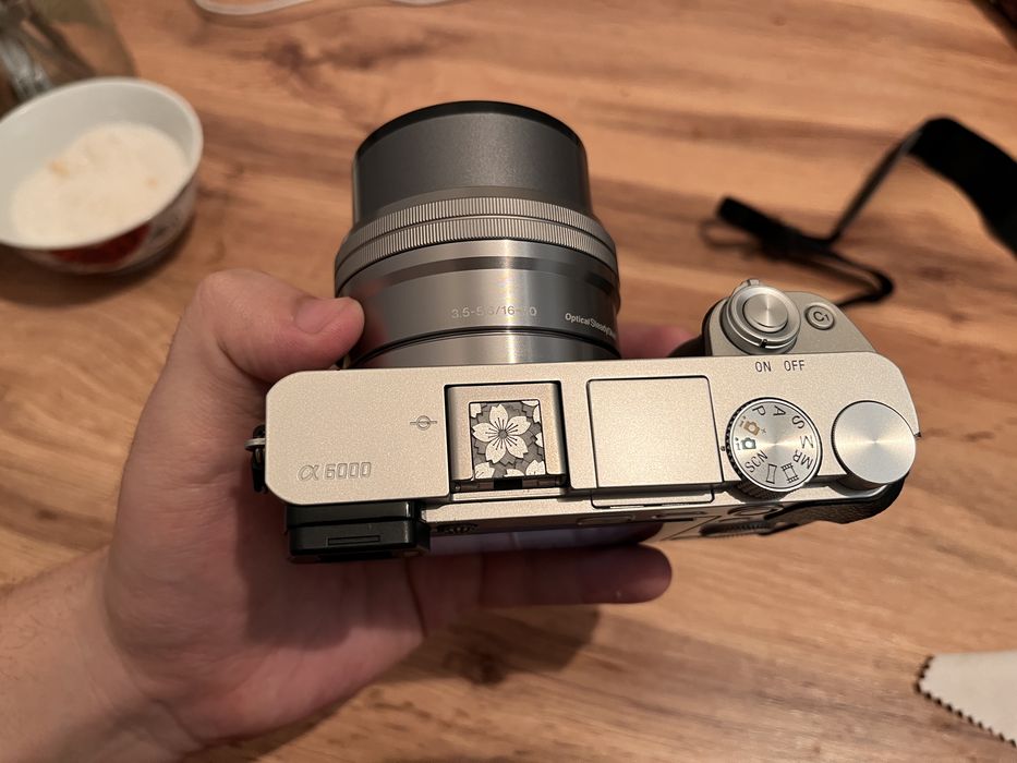 продам камеру sony a6000