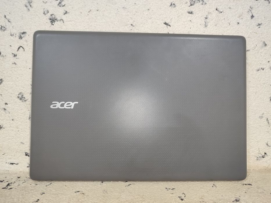 8-10soatgacha zaryad ushlaydi Acer Celeron