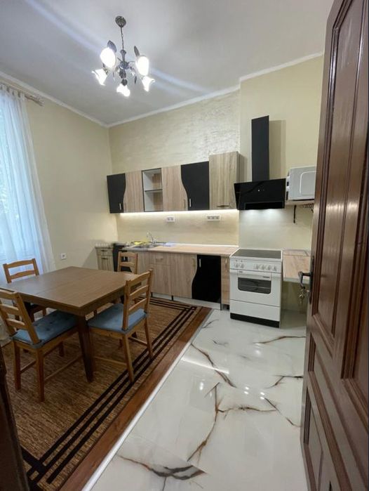 Тристаен, под наем, ж.к Зона Б-18