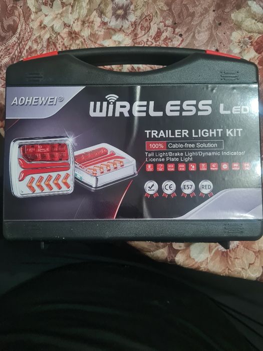 Куфар с 2 бр лед бежични стопове