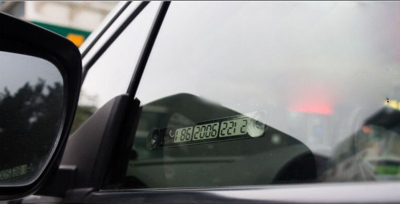 Placuta fosforescenta cu numar de telefon pentru parbrizu masinii