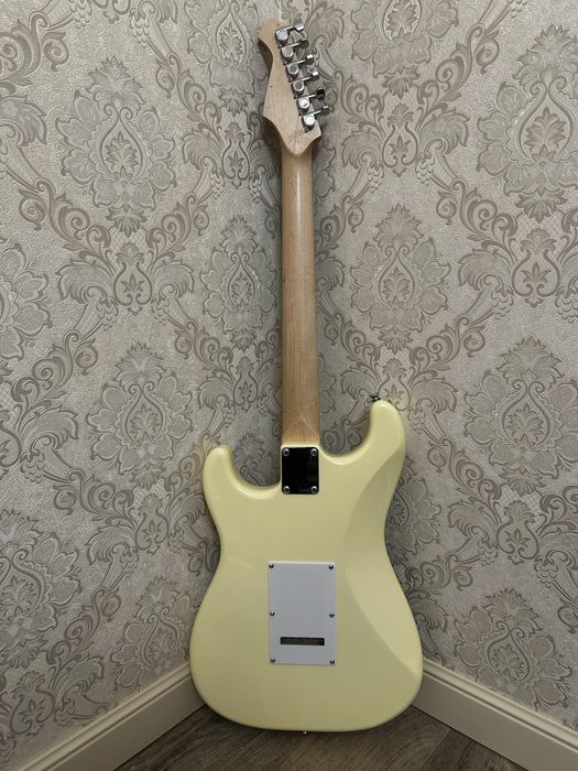 Продается гитара и комбоусилитель