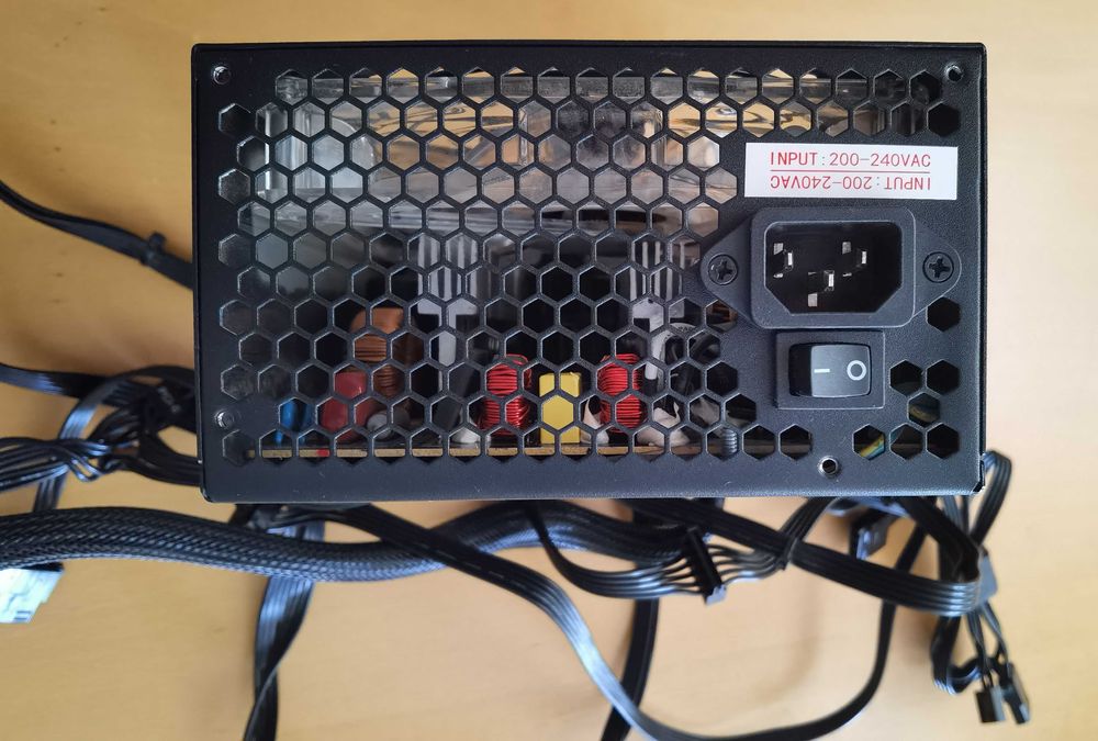 Продавам захранване за компютър-ZELMAN, ZM 600.