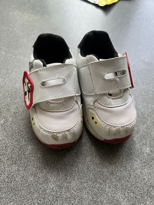 детские кроссовки