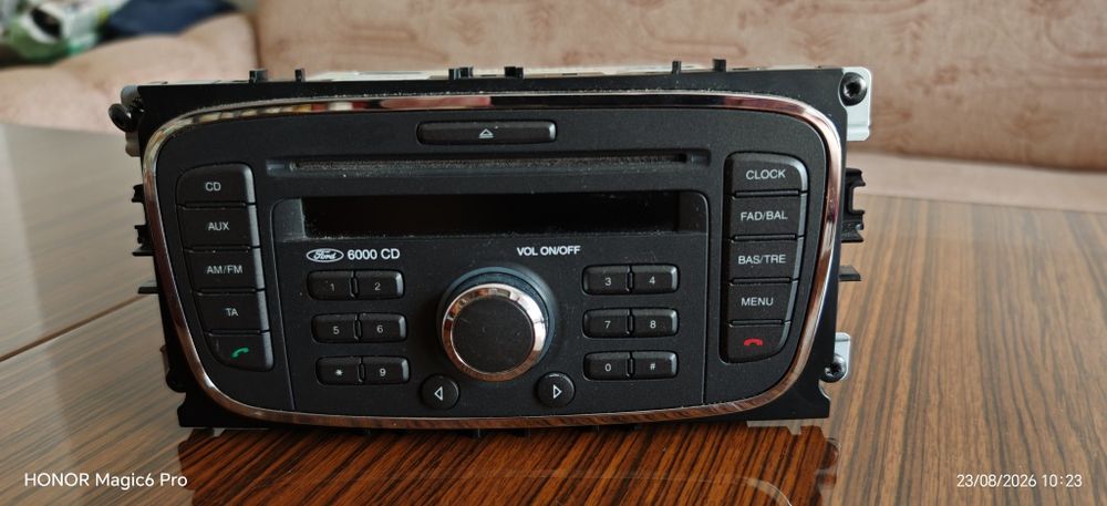 Оригинално радио Ford Focus 6000 CD + код – отлично състояние