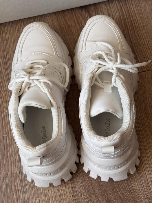 Нови обувки на DeeZee рр37