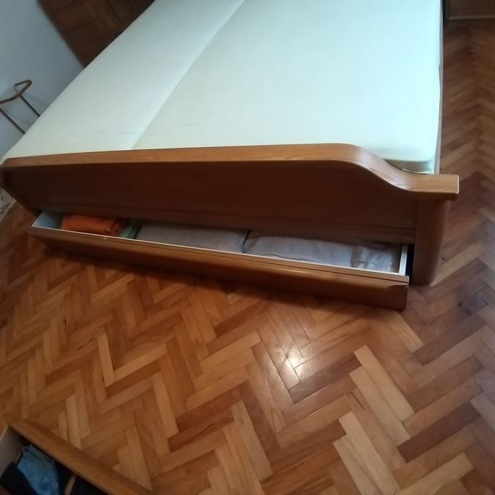 Vând mobilă dormitor saltele noi