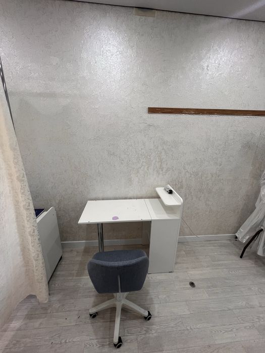 Парикмахерская вдоль дороги