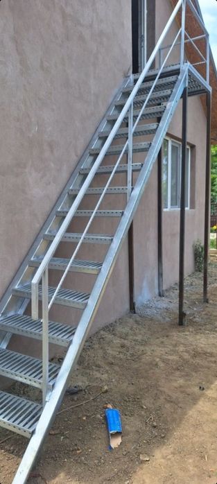 Scara metalica      .