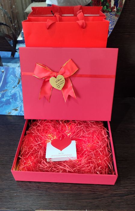 Подарочная коробка