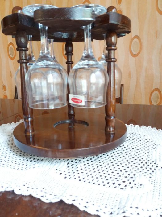 Поставка за чаши от масив орех и пепелник"Davioff"