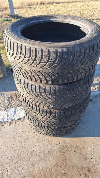 Продам шины зимние шипованые